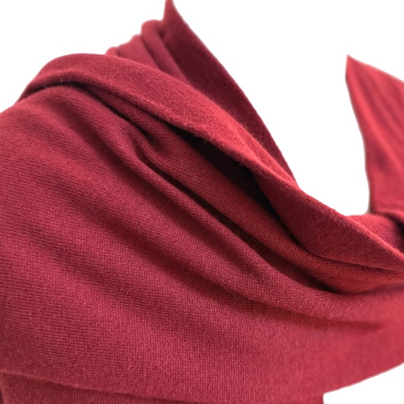 🇫🇷 Lacoste Wool Blend Scarf – Deep Red with Crocodile Logo - Picture 5 of 9